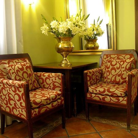 Hostal Los Guerreros Toledo Esterno foto